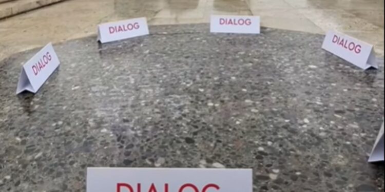 Prapë dialog, kryeministri Rama vendos sofrën e gurtë përpara Kryeministrisë