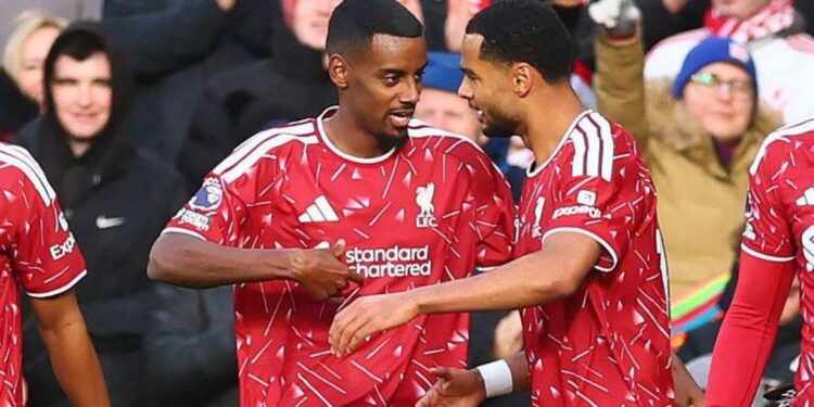 Premier League: Liverpool shënon fitoren e radhës, The Reds në 4 më të mirat