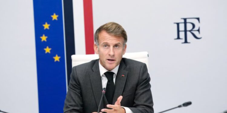 Presidenti Marcon ashpërson kufizimet ndaj protestave në Francë dhe fajëson të majtën radikale për trazirat