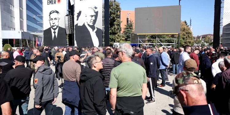 Prishtina sërish proteston, PDK kërkon votimin e ligjit për Specialen para zgjedhjes së presidentit të ri