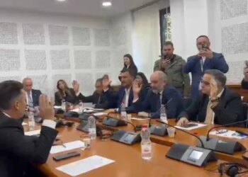 Projektligji për Dhomat e Specializuara miratohet nga Komisioni i Legjislacionit, shkon në seancë plenare