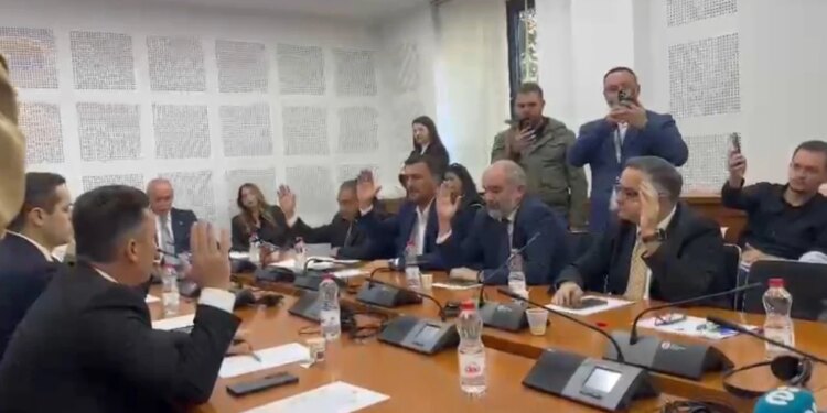 Projektligji për Dhomat e Specializuara miratohet nga Komisioni i Legjislacionit, shkon në seancë plenare
