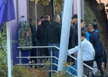Projektligji për Gjykatën Speciale dërgohet në Qeveri; 120 pako dorëzohen pas protestës në Prishtinë