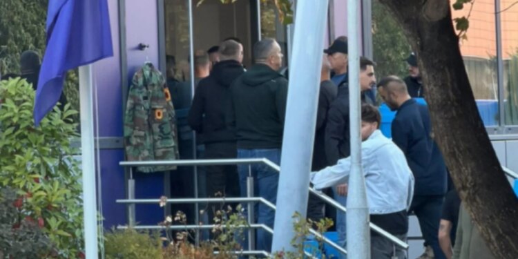 Projektligji për Gjykatën Speciale dërgohet në Qeveri; 120 pako dorëzohen pas protestës në Prishtinë
