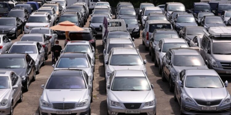 Projektvendimi i ri për automjetet e vjetra: pronarët mund t’i dorëzojnë pa pagesë për riciklim, parashikohen dy përjashtime