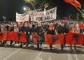 Protesta: Thirrje ambasadorit Wendt, prej 133 ditësh në shesh — Vetëm të bashkuar mund të rrëzojmë politikën
