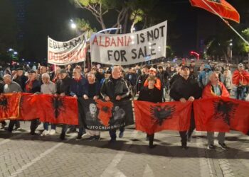 Protesta: Thirrje ambasadorit Wendt, prej 133 ditësh në shesh — Vetëm të bashkuar mund të rrëzojmë politikën