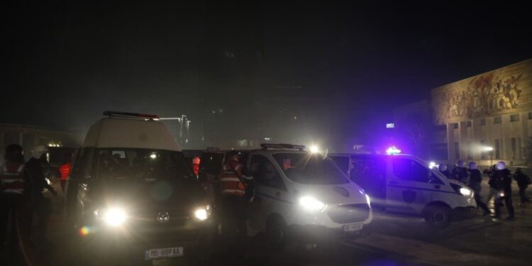 Protesta e dhunshme, qeveria rrit numrin e policëve që përfitojnë 2500 euro shpërblim