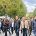 Protesta e thirrur nga PD: Nis marshimi nga selia blu drejt Kryeministrisë, Berisha mungon, në krye deputetët demokratë