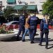 Protesta në Elbasan: Dita e tretë, më pak pjesëmarrës; dëmtohen kosha mbeturinash, shoqërohet një person