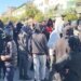 Protesta në Elbasan: Të rinjtë marshojnë në bulevard dhe u bëjnë thirrje qytetarëve të bashkohen