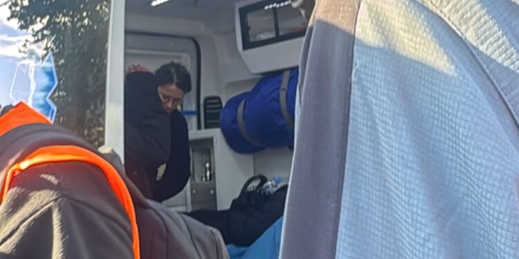 Protesta në Tiranë: Ambulanca merr një tjetër të lënduar, tensionet pranë Kryeministrisë vazhdojnë