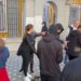 Protesta para Ministrisë së Arsimit: thyhen pallatet dhe trotuaret, hidhen në rrugë