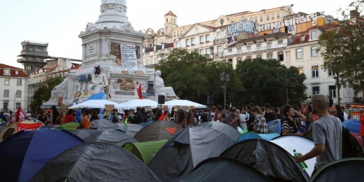Protesta për krizën e strehimit në Portugali: 55 të arrestuar dhe dy të plagosur pas përplasjeve me policinë
