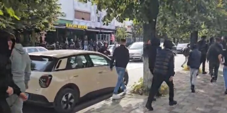 Protesta shtrihet në Kukës, vandalizohen rrugët e qytetit