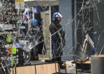 Protestat masive në Itali: 160 të arrestuar në 4 orë në Milano; dyqane të thyer e plaçkitur