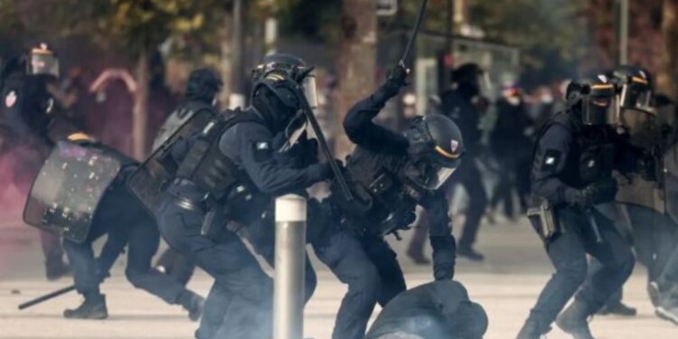 Protestat në Francë intensifikohen, përplasje me policinë në Marsejë; 135 të arrestuar
