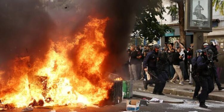Protestat në Francë përshkallëzohen; CNN: Mund të përhapen nëpër Europë