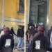 Protestuesit braktisin Ministrinë e Arsimit, shkojnë te Ekonomia, i vënë flakën dhe shkatërrojnë derën