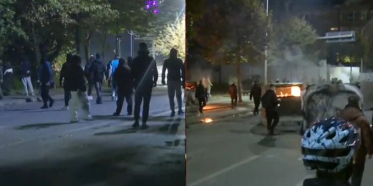 Protestuesit largohen nga Kryeministria, koshat e mbeturinave pranë Sheshit Skënderbej u vunë flakë