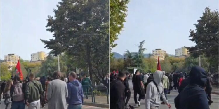 Protestuesit para Parlamentit u shpërndanë me gaz nga policia