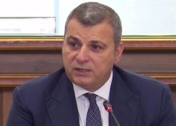 Protestuesit sulmojnë bankat e nivelit të dytë, Gent Sejko: Depozitat e qytetarëve janë të sigurta