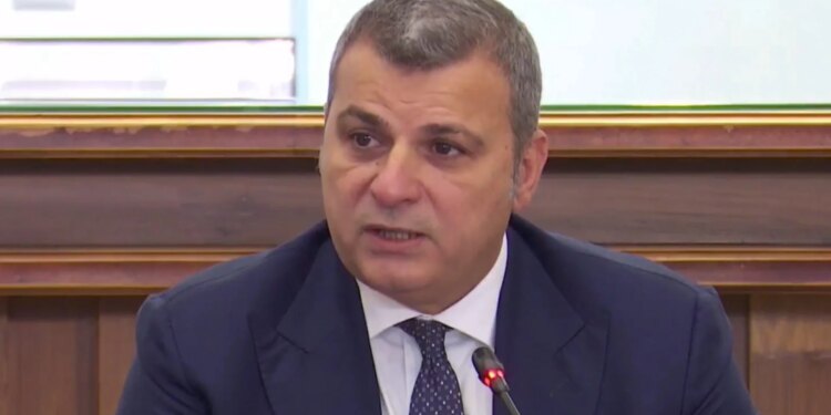 Protestuesit sulmojnë bankat e nivelit të dytë, Gent Sejko: Depozitat e qytetarëve janë të sigurta