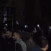 Protestuesit zhvendosen te bashkia e Tiranës dhe hyjnë brenda godinës pasi thyen derën