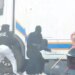Qendra shndërrohet në shesh lufte, protestuesit sulmojnë autobotët me molotovë