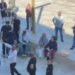 Qytetarët e Durrësit kundërshtojnë projektin TID dhe hedhin vezë ndaj godinës së Bashkisë
