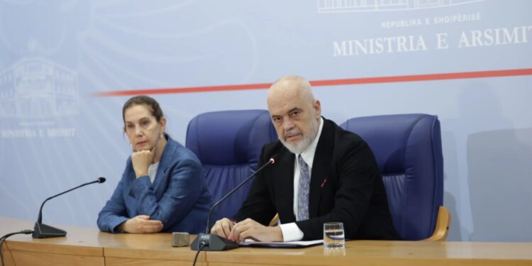 Rama: Janë plagosur më shumë policë se protestues; drejtorët gjimnazeve me ditar, agresioni mediave më keq se gurët