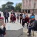 Rama nxori sërish karrige e tryezë për dialog me protestuesit, turistët nuk lënë bosh, ulen dhe fotografojnë njëri-tjetrin