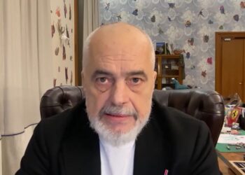 Rama pas pesë ditësh protestash: Më bindni pse duhet të iki — kush fshihet pas duarve të huaja?
