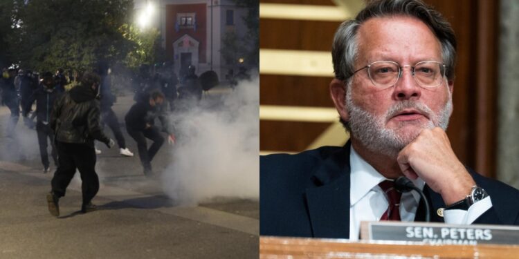 Reagon senatori demokrat i Miçiganit: Autoritetet të shmangin agresionin ndaj protestuesve paqësorë në Shqipëri