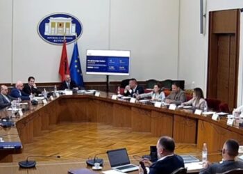 Reforma territoriale krijon debat: Xhelal Mziu akuzon për dosje bosh, banorët e Memaliajt protestojnë kundër bashkimit