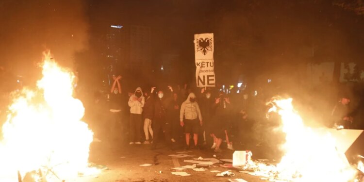 Revolta studentore në Tiranë, Ministria e Shëndetësisë jep përditësim: 6 të lënduar në gjendje të mirë