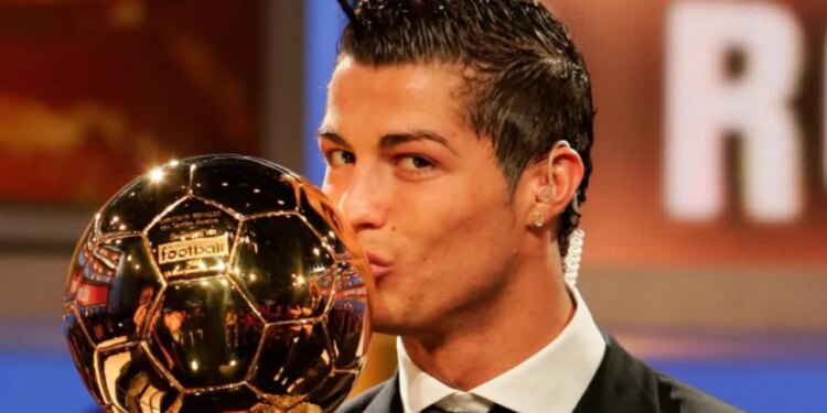 Ronaldo fiton çmimin B.O.A.T. për herë të parë, kunja për Messin: Futbolli u përket fansave