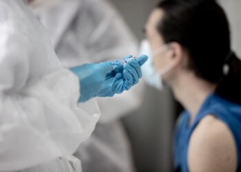 Rriten rastet e reja të kancerit të gjirit: 829 diagnostikime në 2025, vdekshmëria ulet dhe apelohet për kontrolle