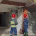 Rrjedhja e gazit nga bombula alarmon banorët e ’15 Tetori’ në Fier, zjarrfikësit shmangin tragjedinë