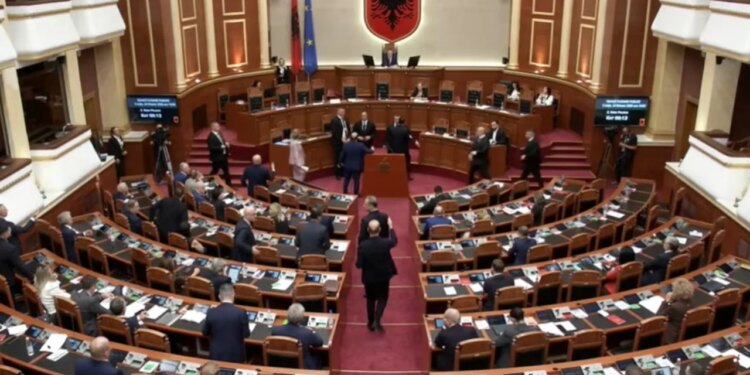 Seanca e sotme parlamentare: Nga Territorialja te interpelanca me 4 ministra, ja çfarë përmban rendi i ditës