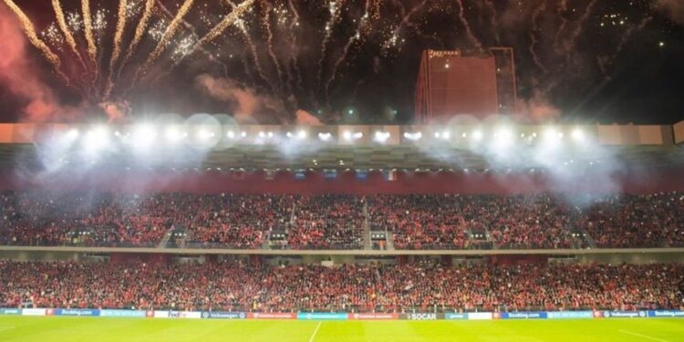 S’është Italia apo Anglia, por tifozët po mbushin stadiumin për Shqipërinë