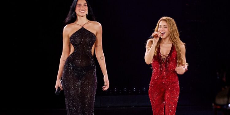 Shakira surprizon publikun në Madrid, Dua Lipa ngjitet në skenë dhe këndojnë Antología së bashku