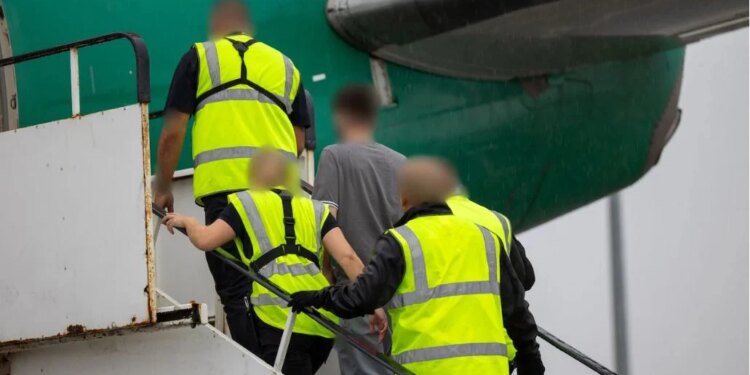 Shqiptarët më të dëbuarit nga Anglia: Për të pestin vit radhazi rikthyer 2247 persona