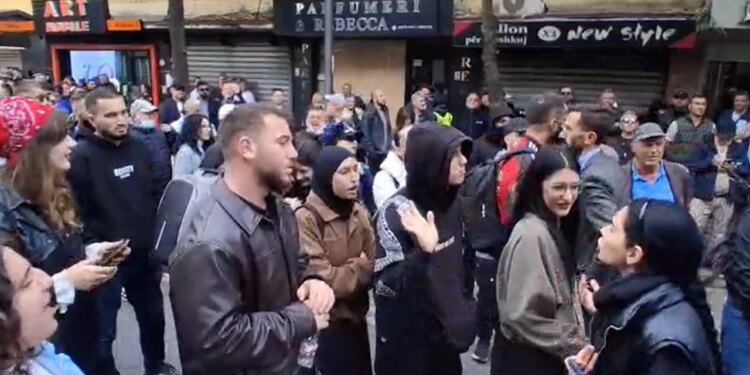 Si u shite gjithë këto vite, PD? Vijon përplasja mes studentëve e militantëve të PD-së: Opozita jemi ne