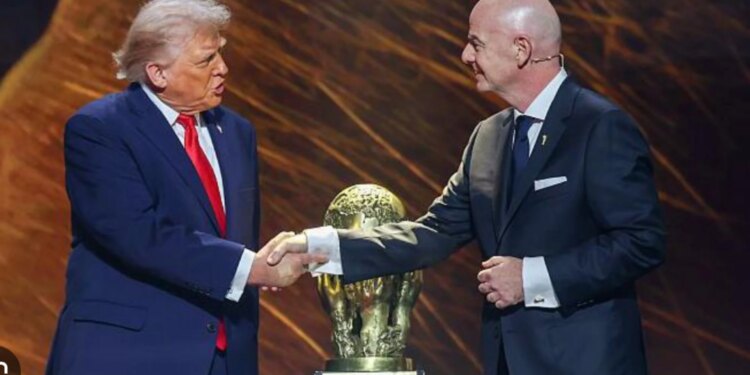 Sipas Le Monde, presidenti i FIFA-s i pagoi Trump miliona euro për një zyrë fantazmë në New York