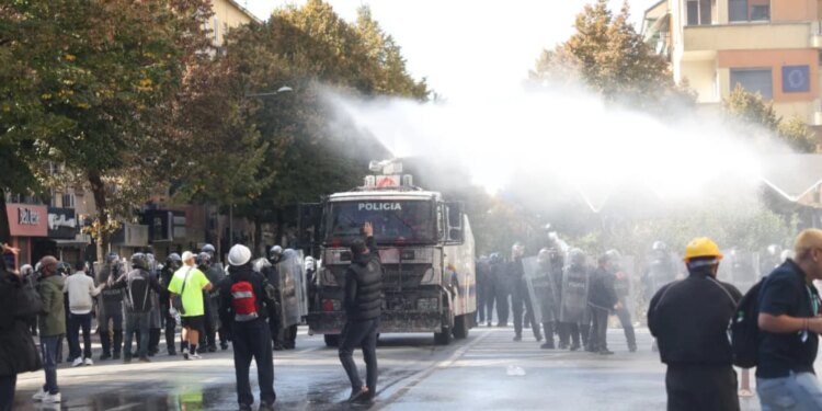 Situata është nën kontroll, Ministria e brendshme: Policia e Shtetit; përgjegjësia do të vlerësohet individualisht sipas veprimeve