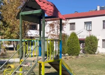 Situata shqetësuese në kopshtin e Korçës: dyshohet se fëmijë të tjerë kanë simptoma të ngjashme