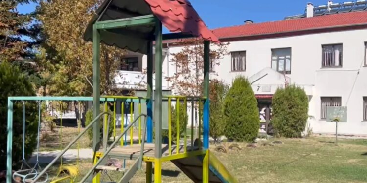 Situata shqetësuese në kopshtin e Korçës: dyshohet se fëmijë të tjerë kanë simptoma të ngjashme