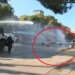 Skenë lufte në Bulevard, protestuesit rrokullisin blloqe mëdha betoni drejt policisë, ata mësyjnë me ujë e gaz lotsjellës
