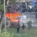 Skenë lufte para Kryeministrisë: shpërthim brenda makinës që digjet dhe karikator fishekzjarrësh drejt policisë